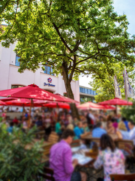 Biergarten &ndash; Wirtsgarten in der Münchner Innenstadt am Viktualienmarkt